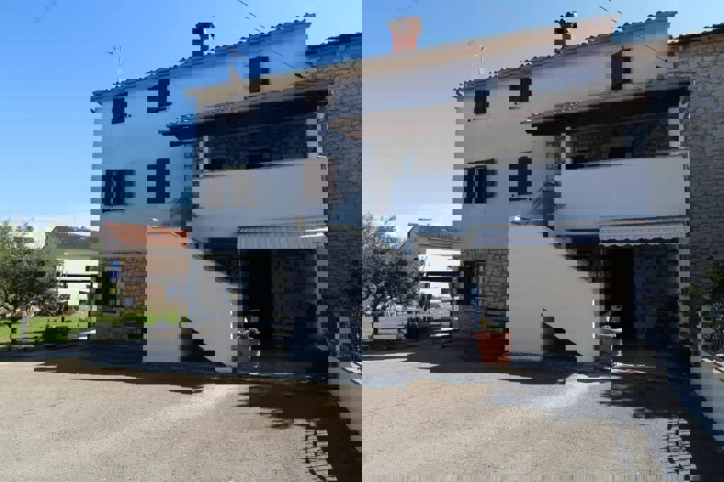 PARENZO-TENUTA IN PIETRA  VICINO A PARENZO E AL MARE