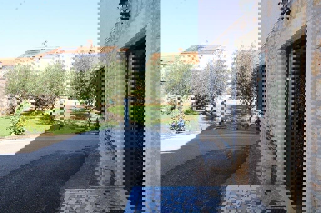 PARENZO-TENUTA IN PIETRA  VICINO A PARENZO E AL MARE