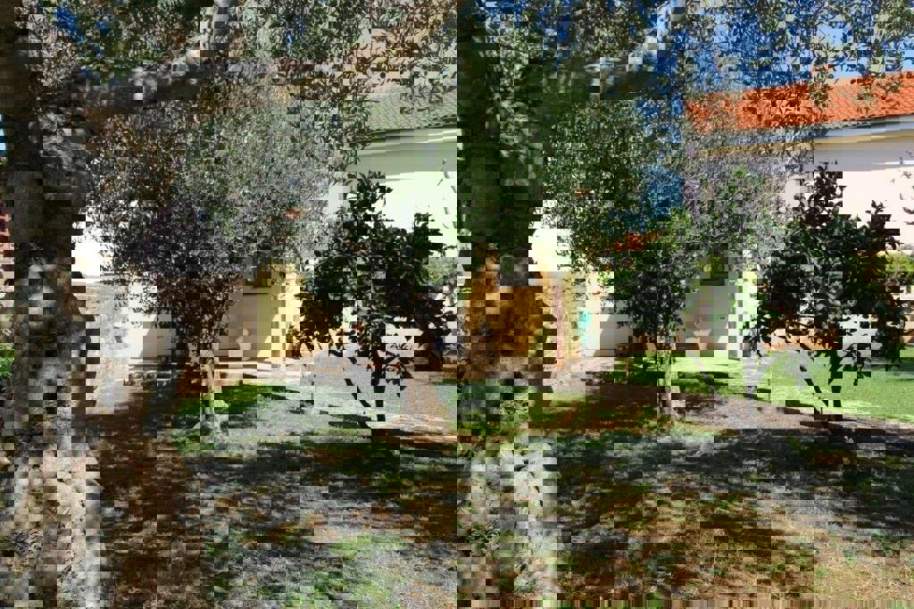 PARENZO-TENUTA IN PIETRA  VICINO A PARENZO E AL MARE