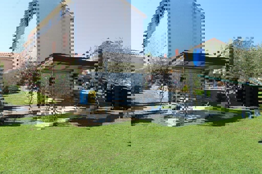 PARENZO-TENUTA IN PIETRA  VICINO A PARENZO E AL MARE