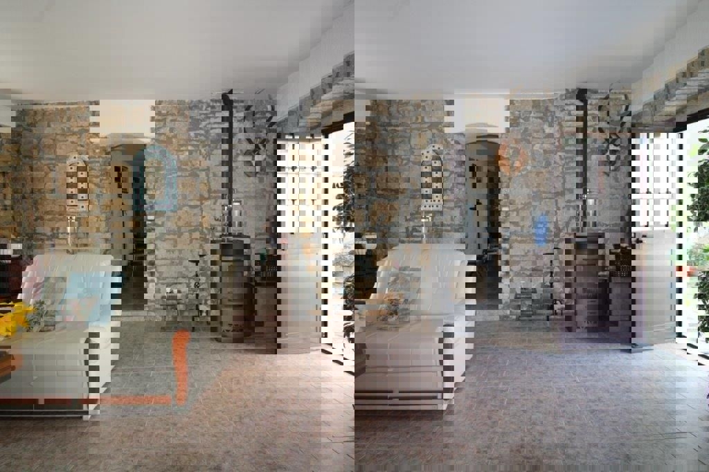 PARENZO-TENUTA IN PIETRA  VICINO A PARENZO E AL MARE