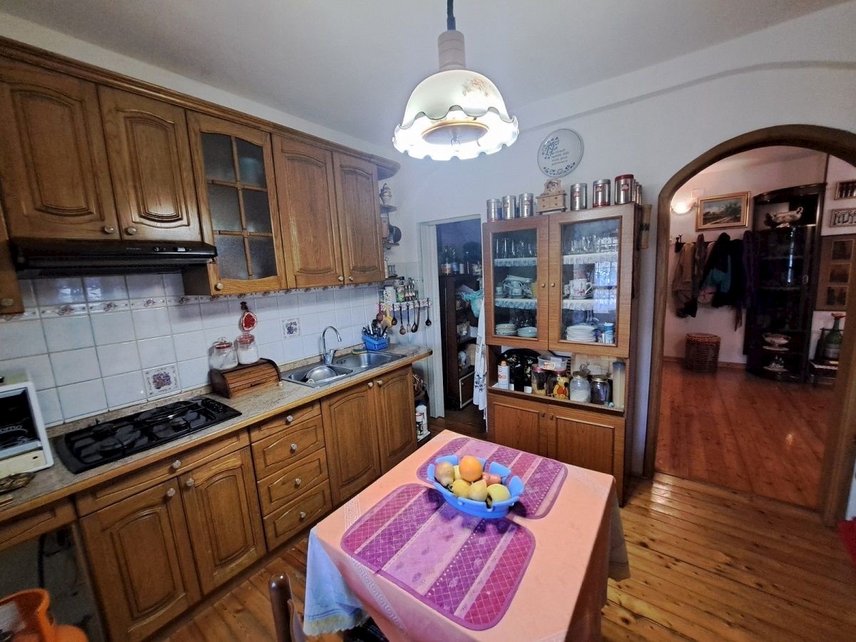 PORTOLE DINTORNI  - CASA CON AMPIO GIARDINO IN VENDITA