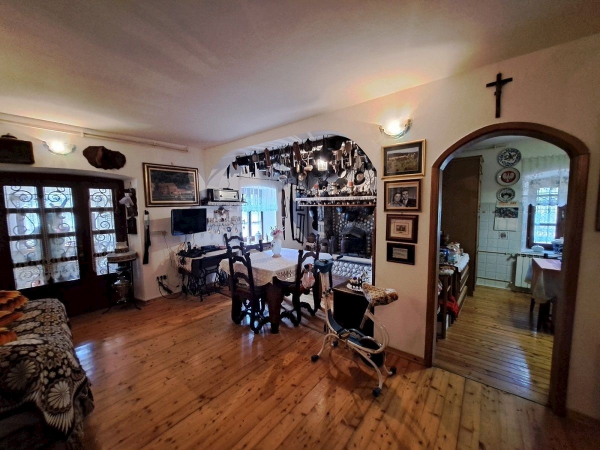 PORTOLE DINTORNI  - CASA CON AMPIO GIARDINO IN VENDITA