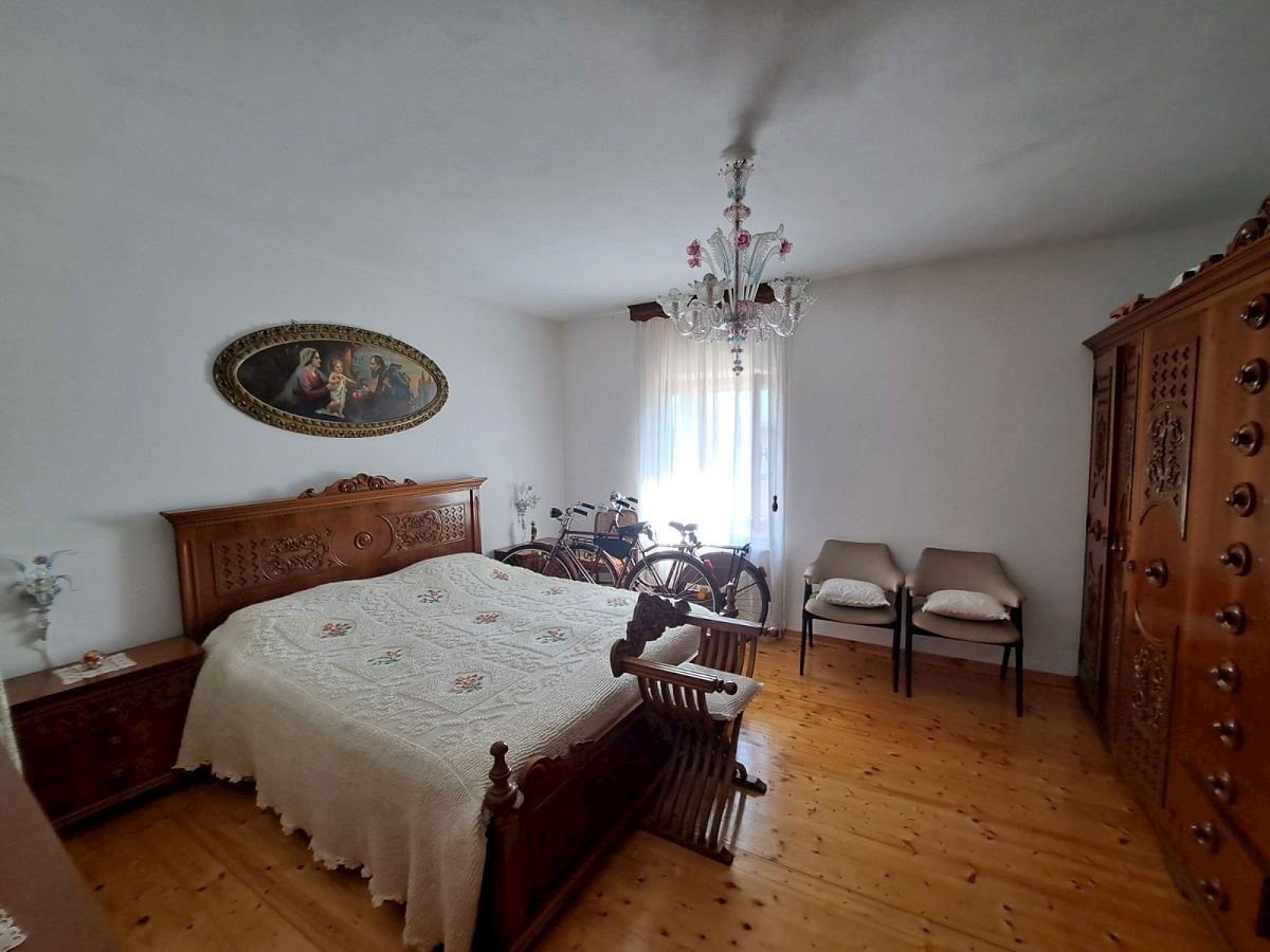 PORTOLE DINTORNI  - CASA CON AMPIO GIARDINO IN VENDITA