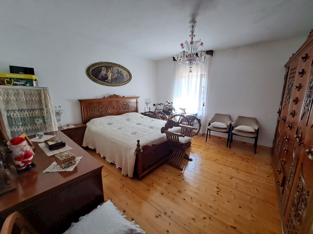 PORTOLE DINTORNI  - CASA CON AMPIO GIARDINO IN VENDITA