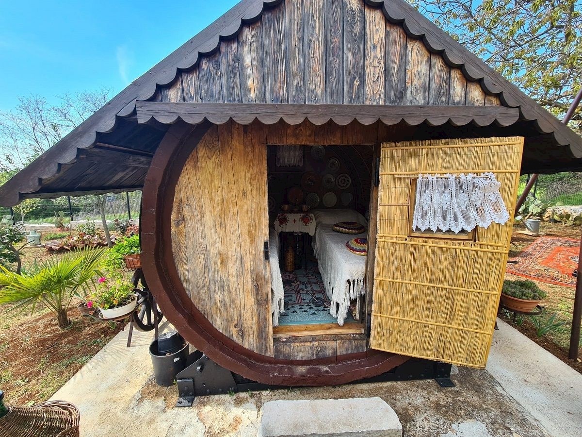 PORTOLE DINTORNI  - CASA CON AMPIO GIARDINO IN VENDITA