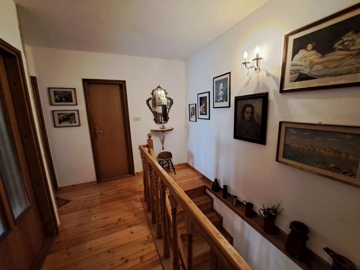 PORTOLE DINTORNI  - CASA CON AMPIO GIARDINO IN VENDITA