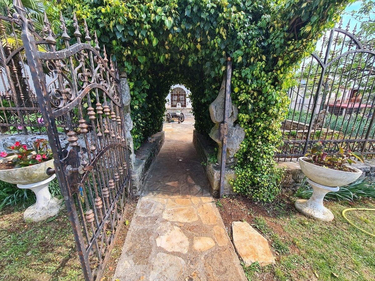 PORTOLE DINTORNI  - CASA CON AMPIO GIARDINO IN VENDITA