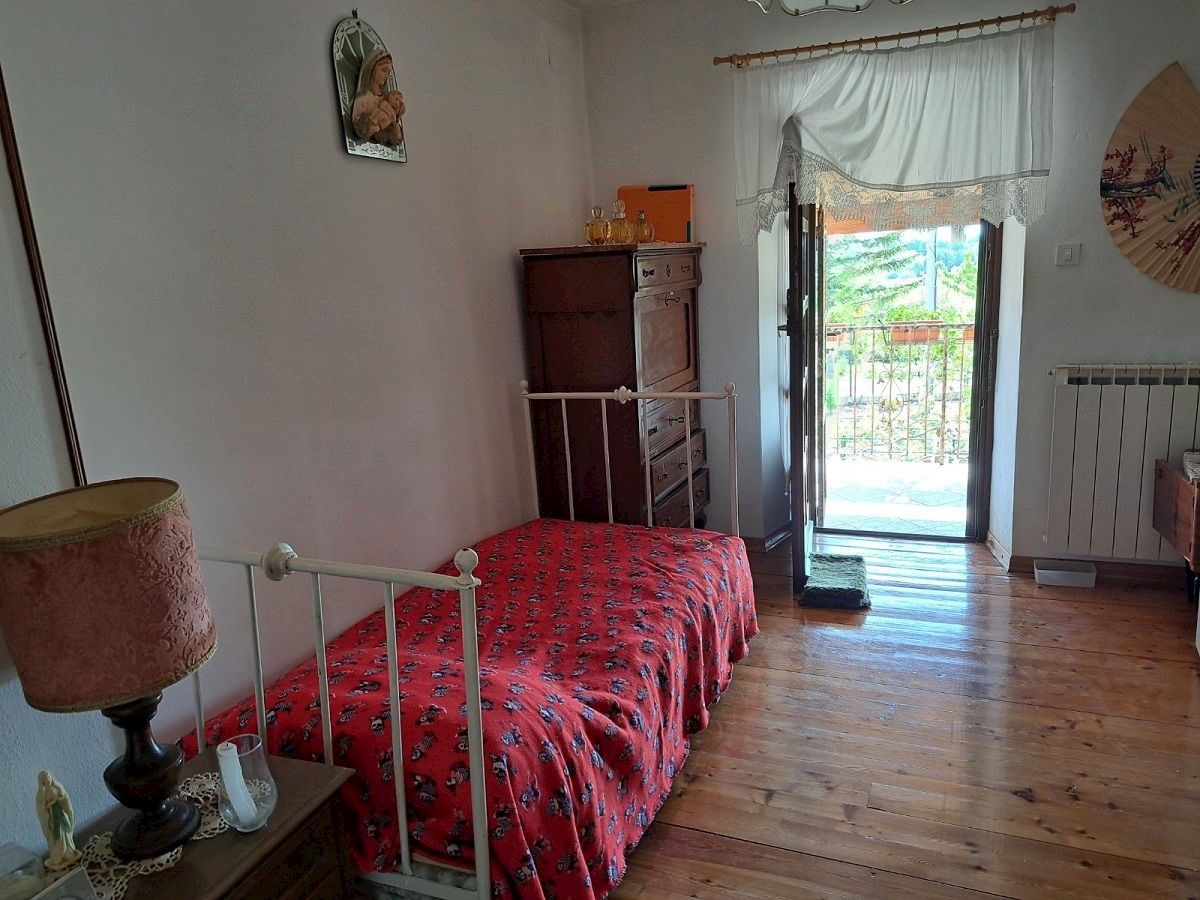 PORTOLE DINTORNI  - CASA CON AMPIO GIARDINO IN VENDITA