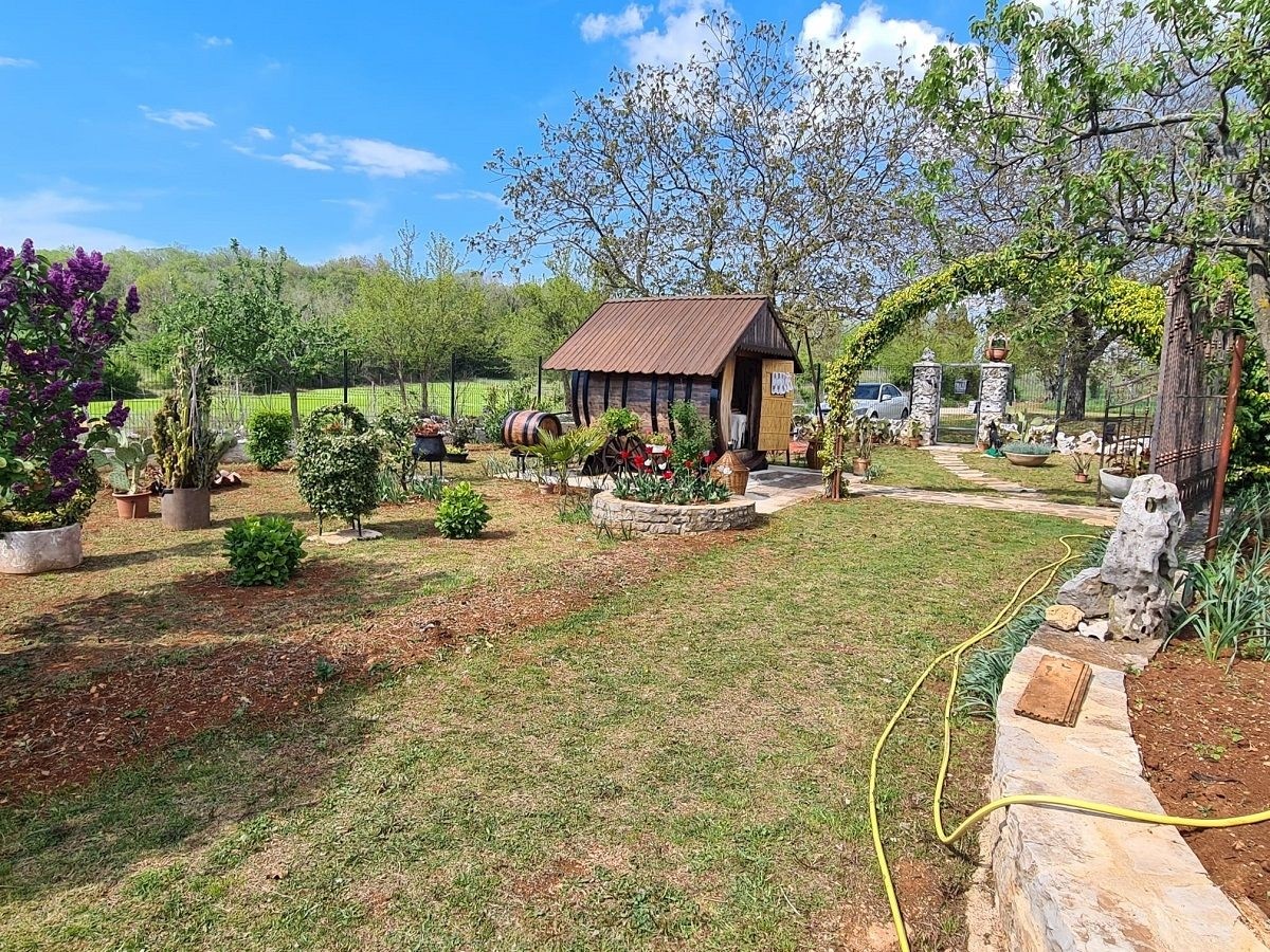 PORTOLE DINTORNI  - CASA CON AMPIO GIARDINO IN VENDITA