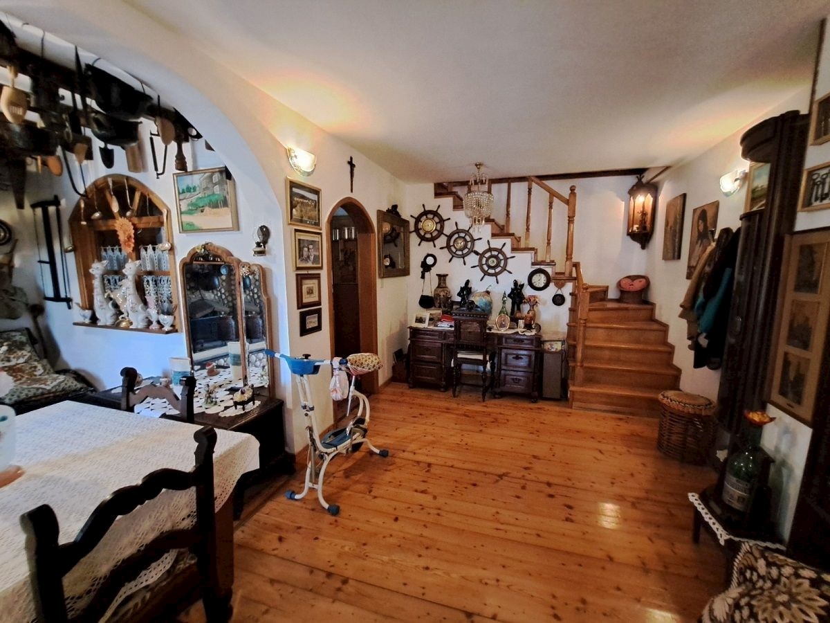 PORTOLE DINTORNI  - CASA CON AMPIO GIARDINO IN VENDITA