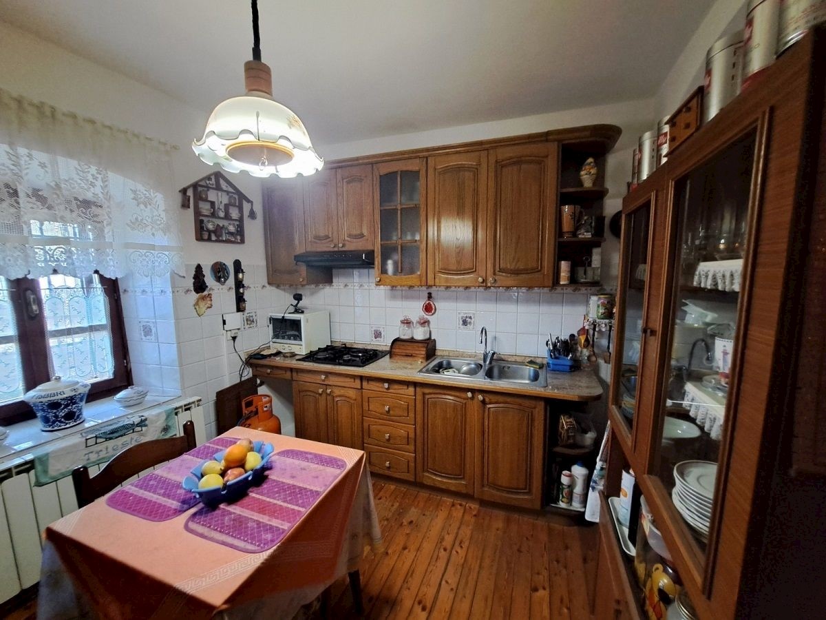 PORTOLE DINTORNI  - CASA CON AMPIO GIARDINO IN VENDITA