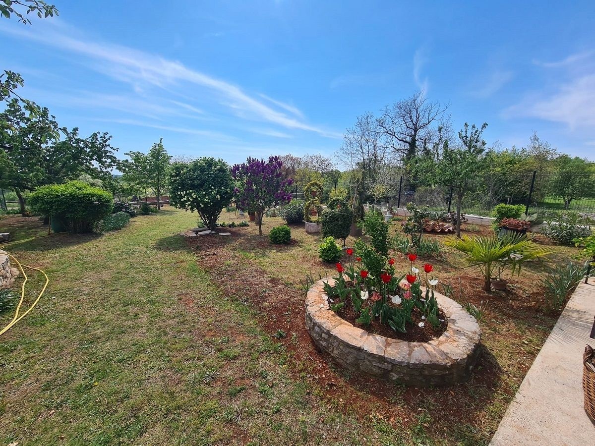 PORTOLE DINTORNI  - CASA CON AMPIO GIARDINO IN VENDITA