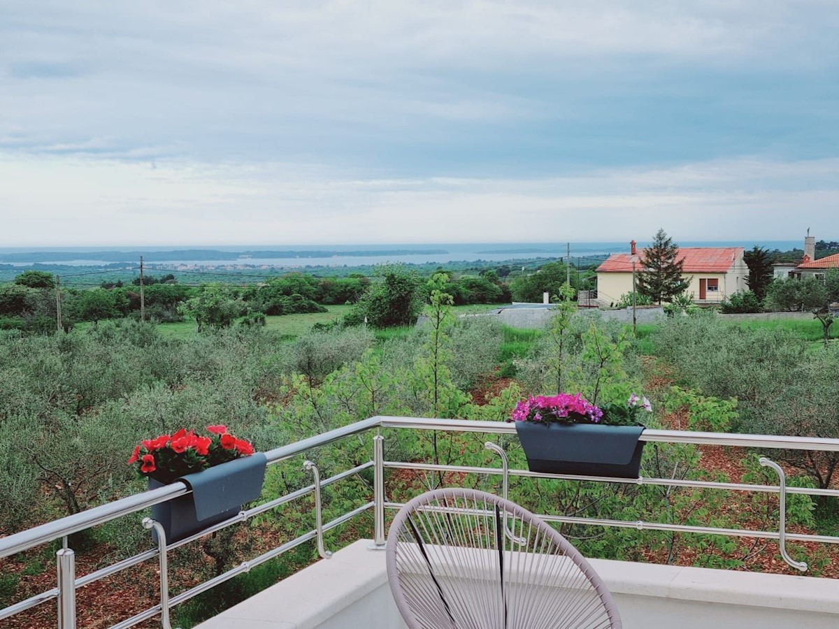 VODNJAN-VILLA CON PISCINA E VISTA MARE IN VENDITA