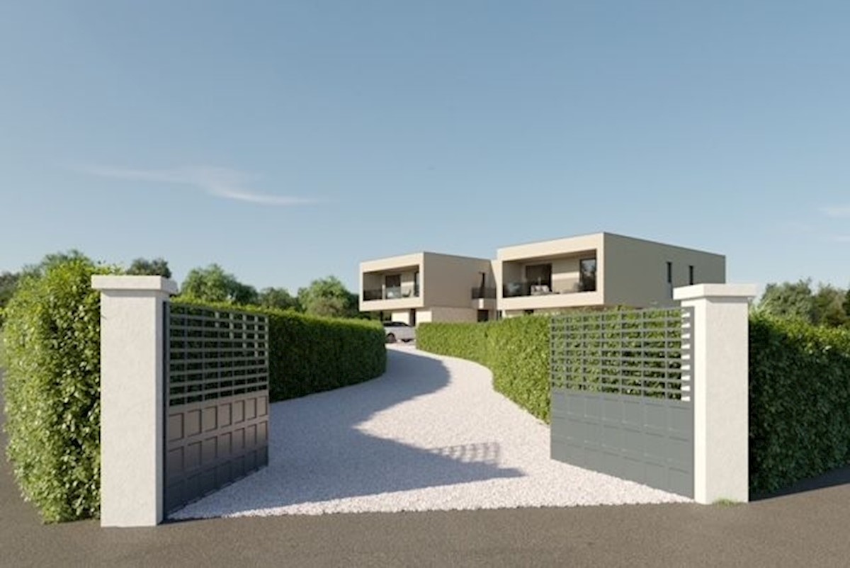 PARENZO VILLA CON DUE APPARTAMENTI E DUE PISCINE IN VENDITA