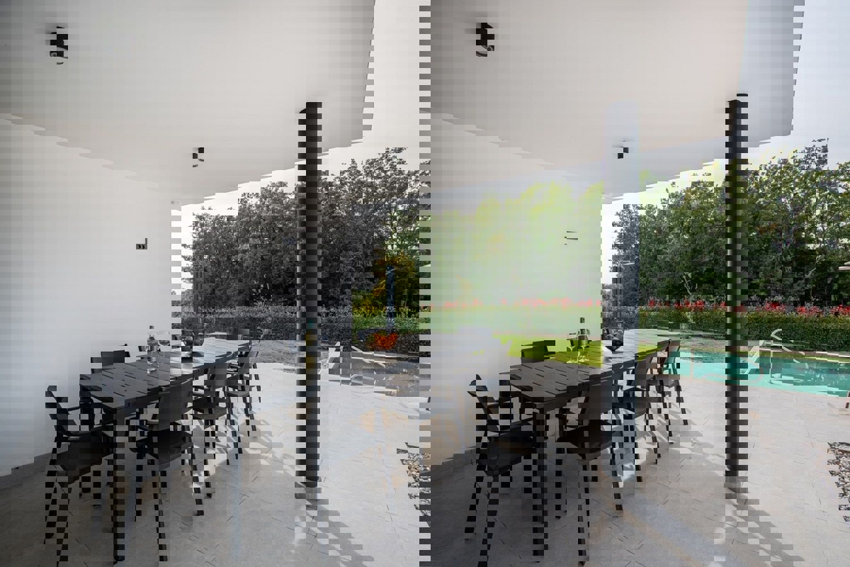 DINTORNI PARENZO - VILLA MODERNA IN VENDITA