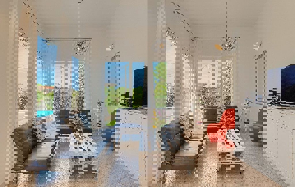 PARENZO-BELLISSIMA VILLA AL PIANO TERRA CON PISCINA IN VENDITA