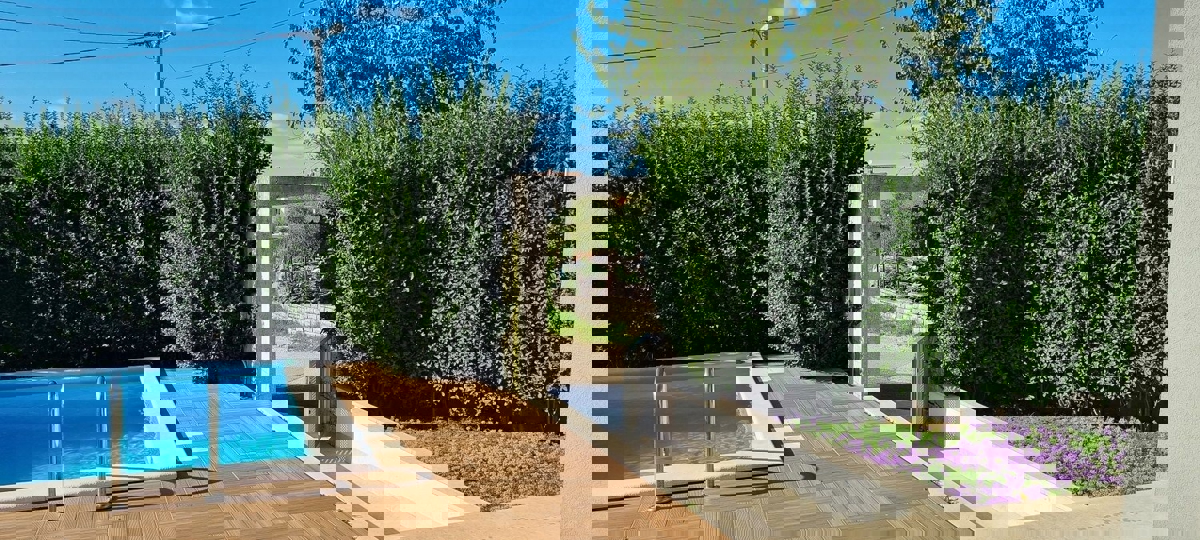 PARENZO-BELLISSIMA VILLA AL PIANO TERRA CON PISCINA IN VENDITA