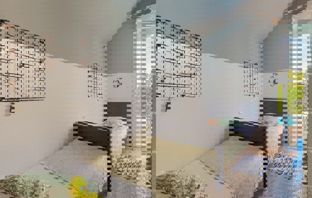 PARENZO-BELLISSIMA VILLA AL PIANO TERRA CON PISCINA IN VENDITA