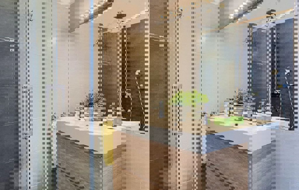 PARENZO-BELLISSIMA VILLA AL PIANO TERRA CON PISCINA IN VENDITA