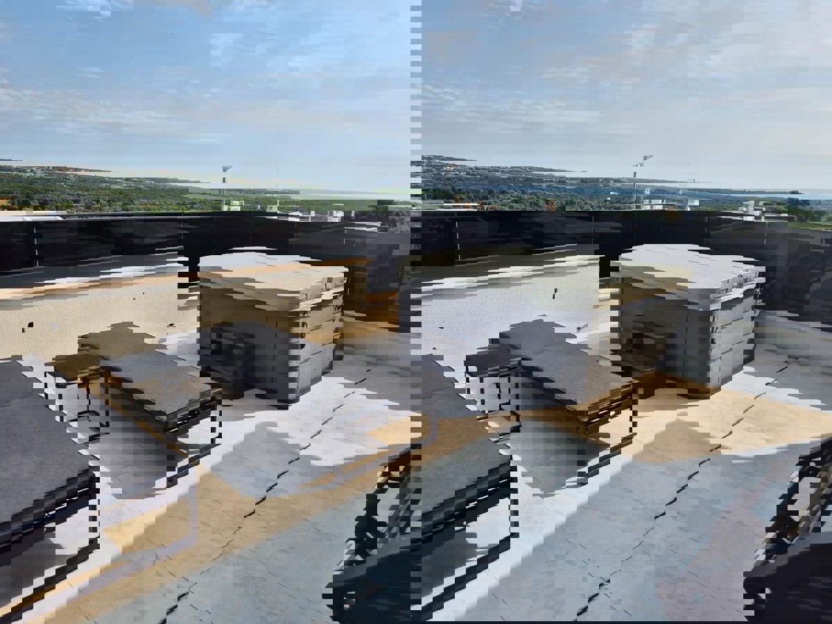 TAR-ATTICO IN VENDITA, VISTA MARE