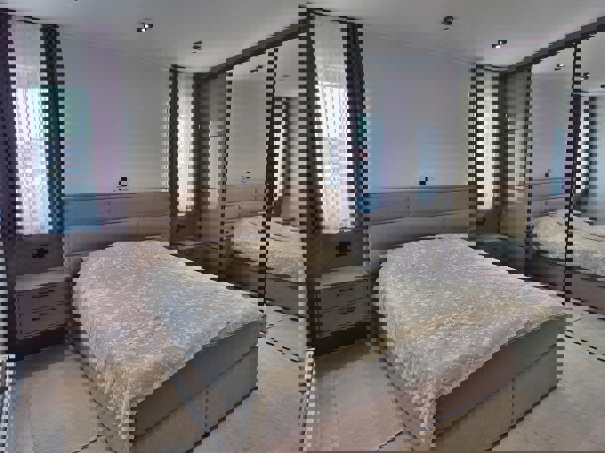 TAR-ATTICO IN VENDITA, VISTA MARE