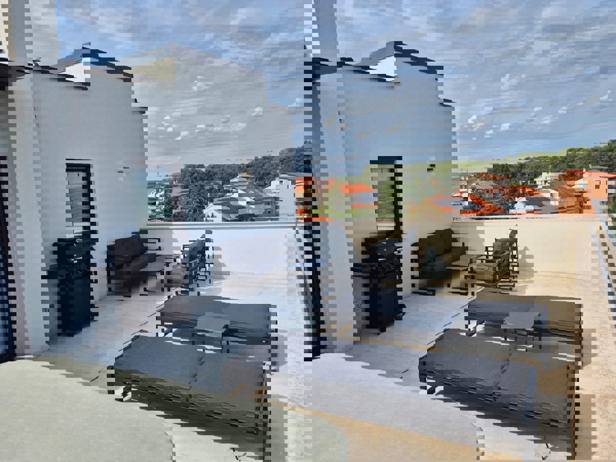 TAR-ATTICO IN VENDITA, VISTA MARE