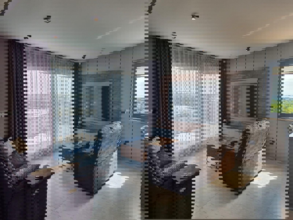 TAR-ATTICO IN VENDITA, VISTA MARE