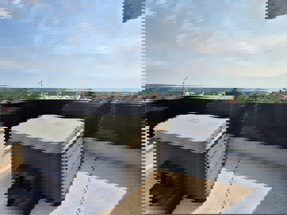 TAR-ATTICO IN VENDITA, VISTA MARE