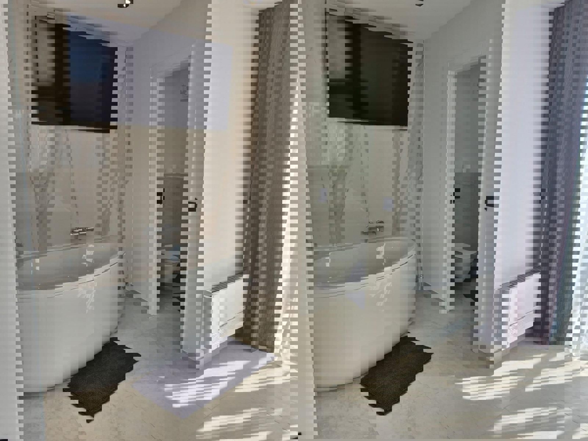 TAR-ATTICO IN VENDITA, VISTA MARE