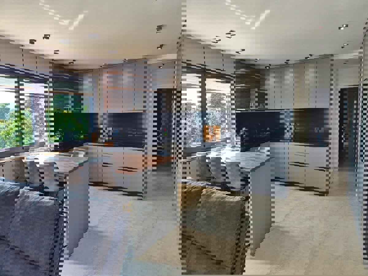 TAR-ATTICO IN VENDITA, VISTA MARE