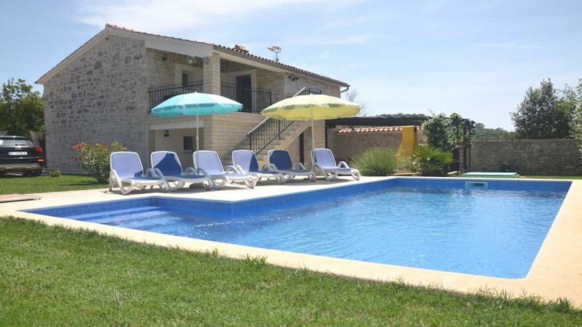 POREČ - VILLA IN PIETRA CON PISCINA IN VENDITA