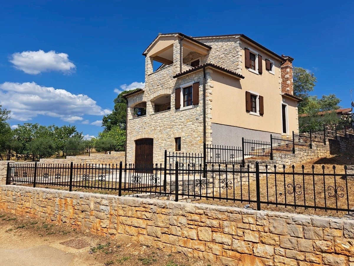 POREČ DINTORNI - CASA IN PIETRA IN VENDITA