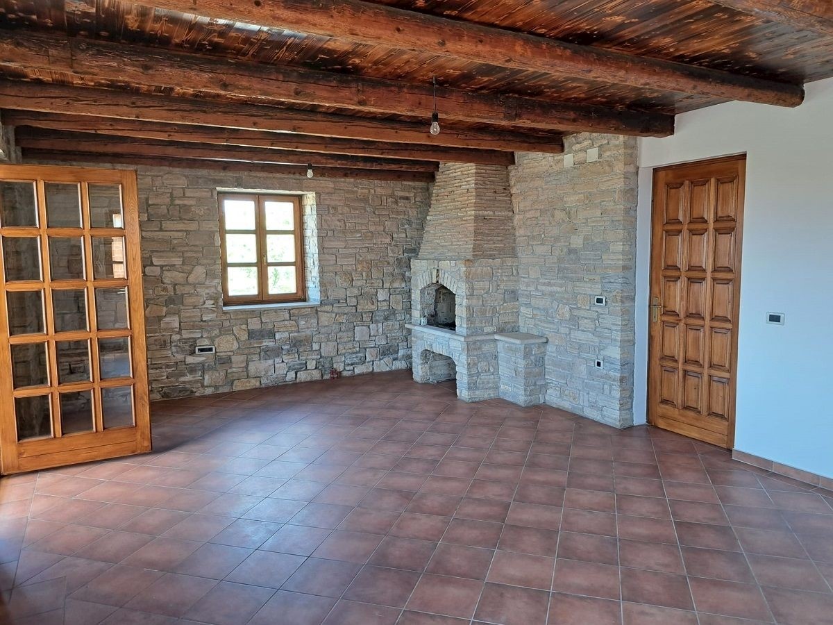 POREČ DINTORNI - CASA IN PIETRA IN VENDITA