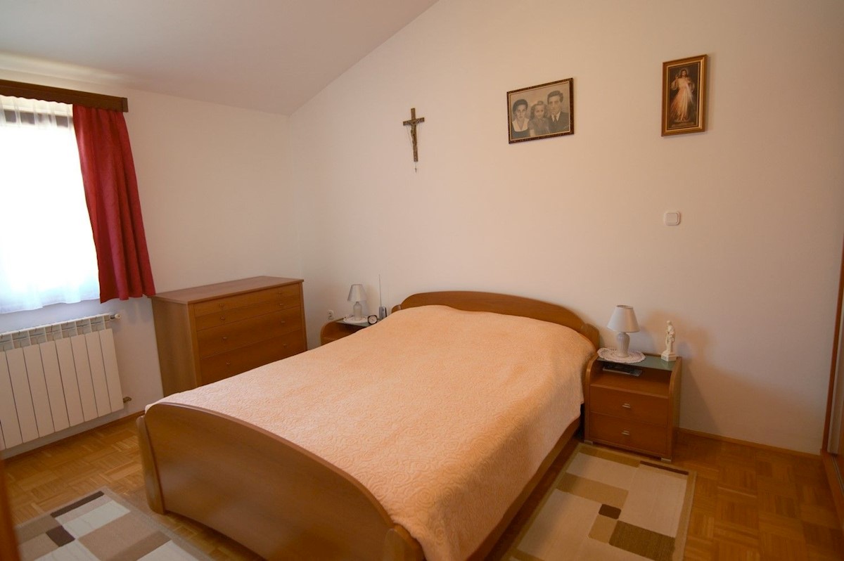 POREČ DINTORNI - VENDESI  CASA BIFAMIGLIARE CON GARAGE