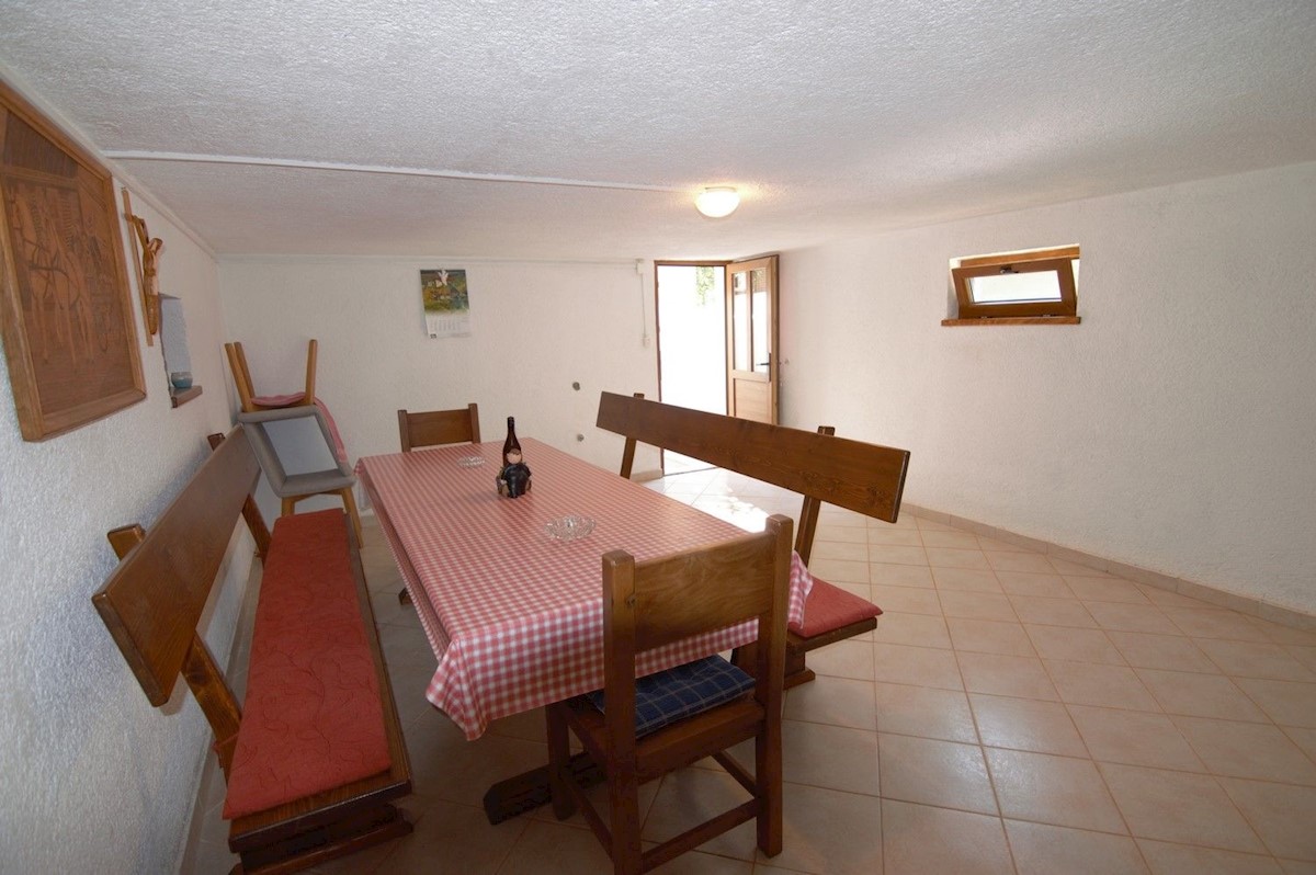 POREČ DINTORNI - VENDESI  CASA BIFAMIGLIARE CON GARAGE