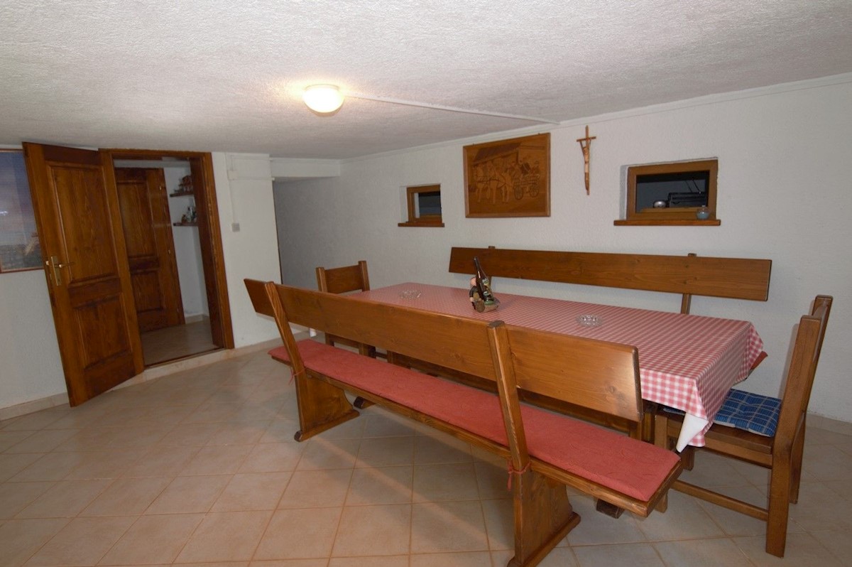 POREČ DINTORNI - VENDESI  CASA BIFAMIGLIARE CON GARAGE