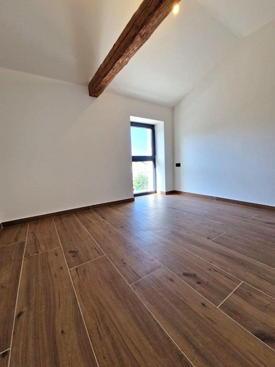 PARENZO - AFFASCINANTE CASA IN PIETRA IN VENDITA