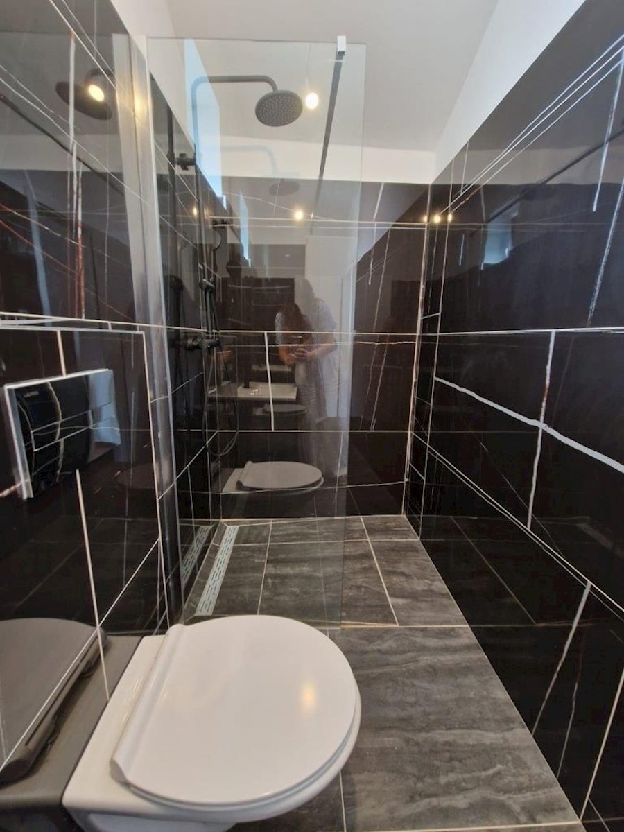 PARENZO - AFFASCINANTE CASA IN PIETRA IN VENDITA