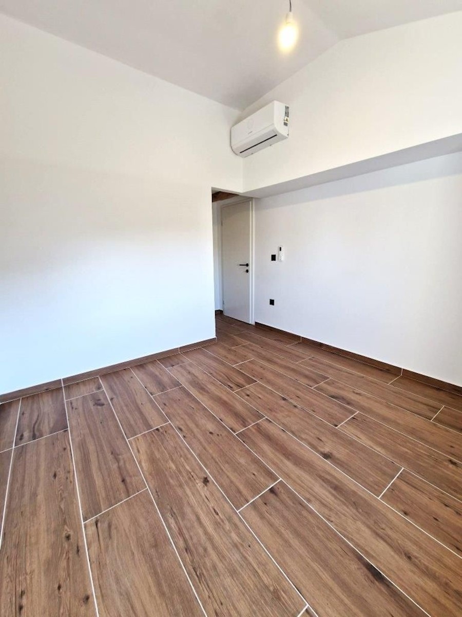 PARENZO - AFFASCINANTE CASA IN PIETRA IN VENDITA