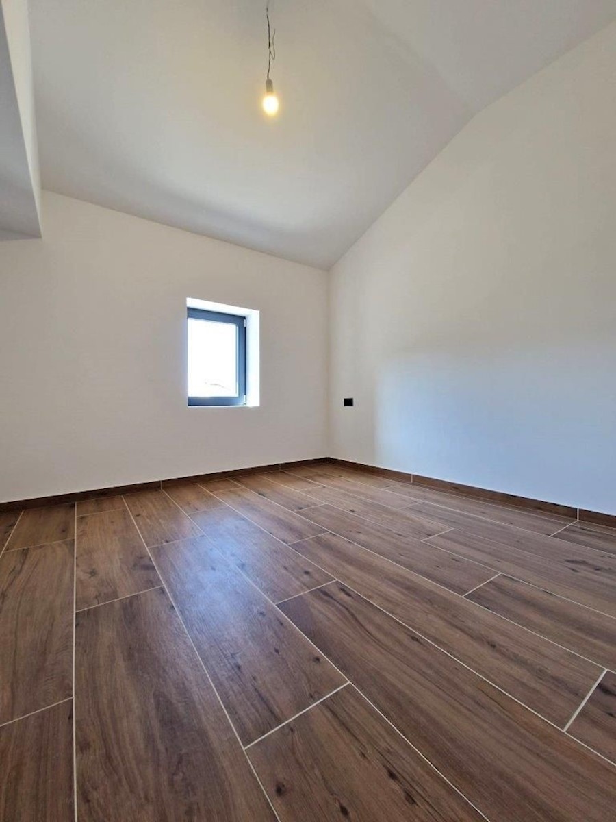 PARENZO - AFFASCINANTE CASA IN PIETRA IN VENDITA