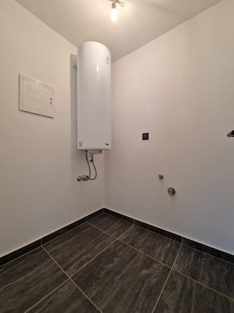 PARENZO - AFFASCINANTE CASA IN PIETRA IN VENDITA