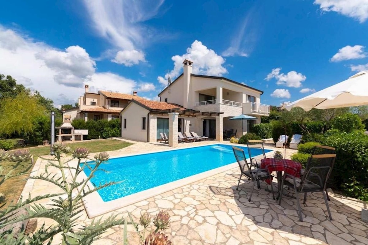 VIŠNJAN-VILLA IN VENDITA CON PISCINA E VISTA MARE