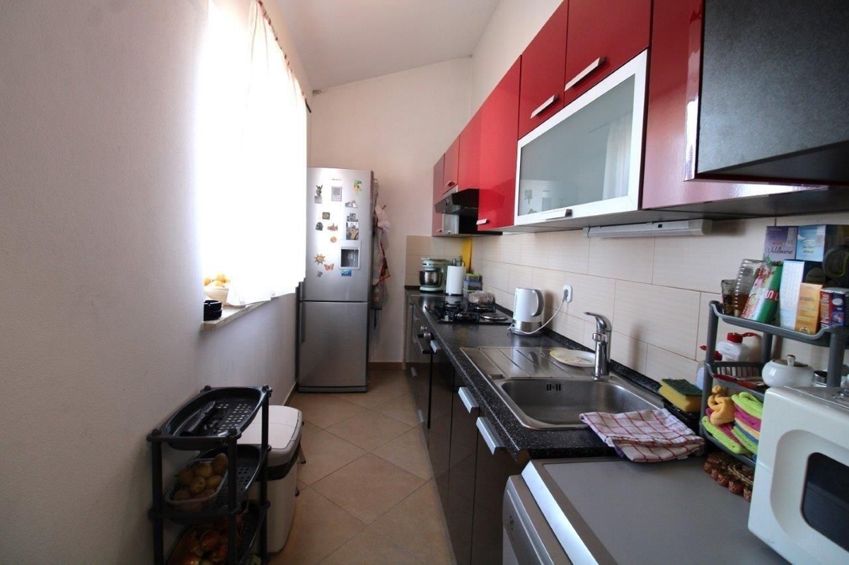 POREČ 5 KM-APPARTAMENTO DI 61 M2 PER 195000 EUR