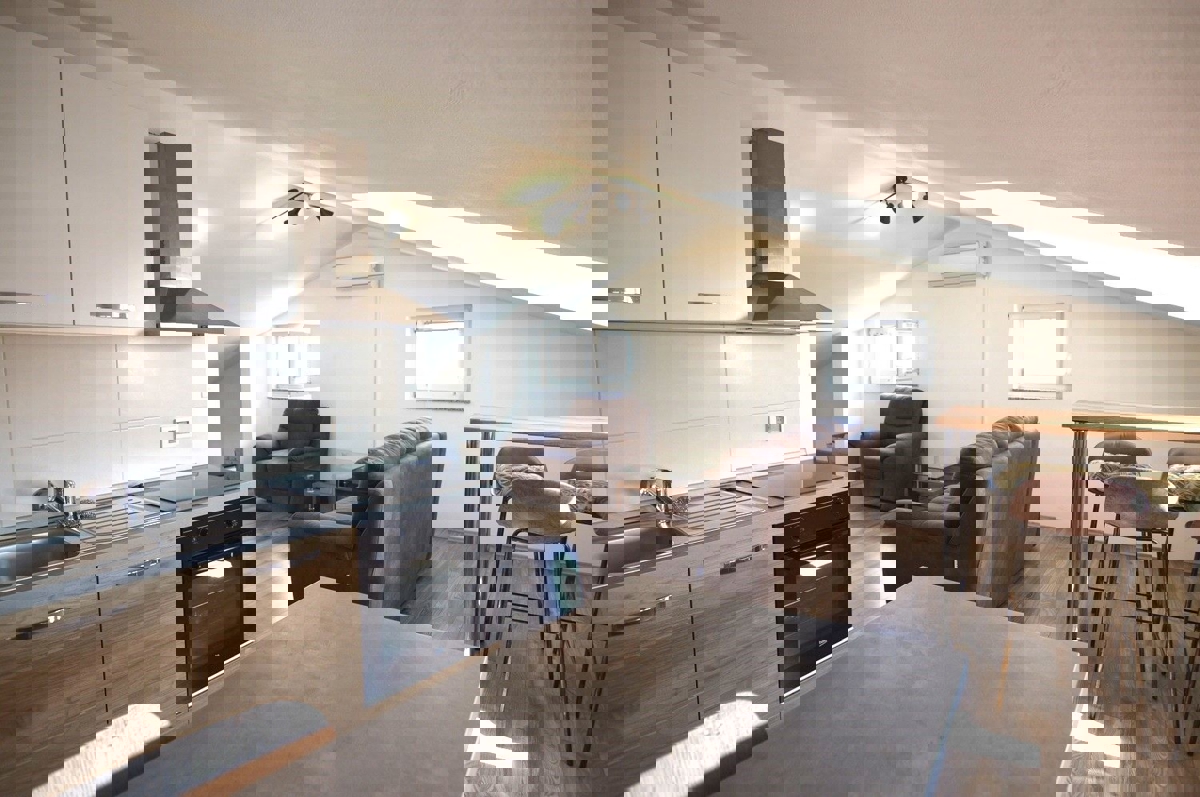 VABRIGA - APPARTAMENTO CON GARAGE IN VENDITA A 800 M DAL MARE