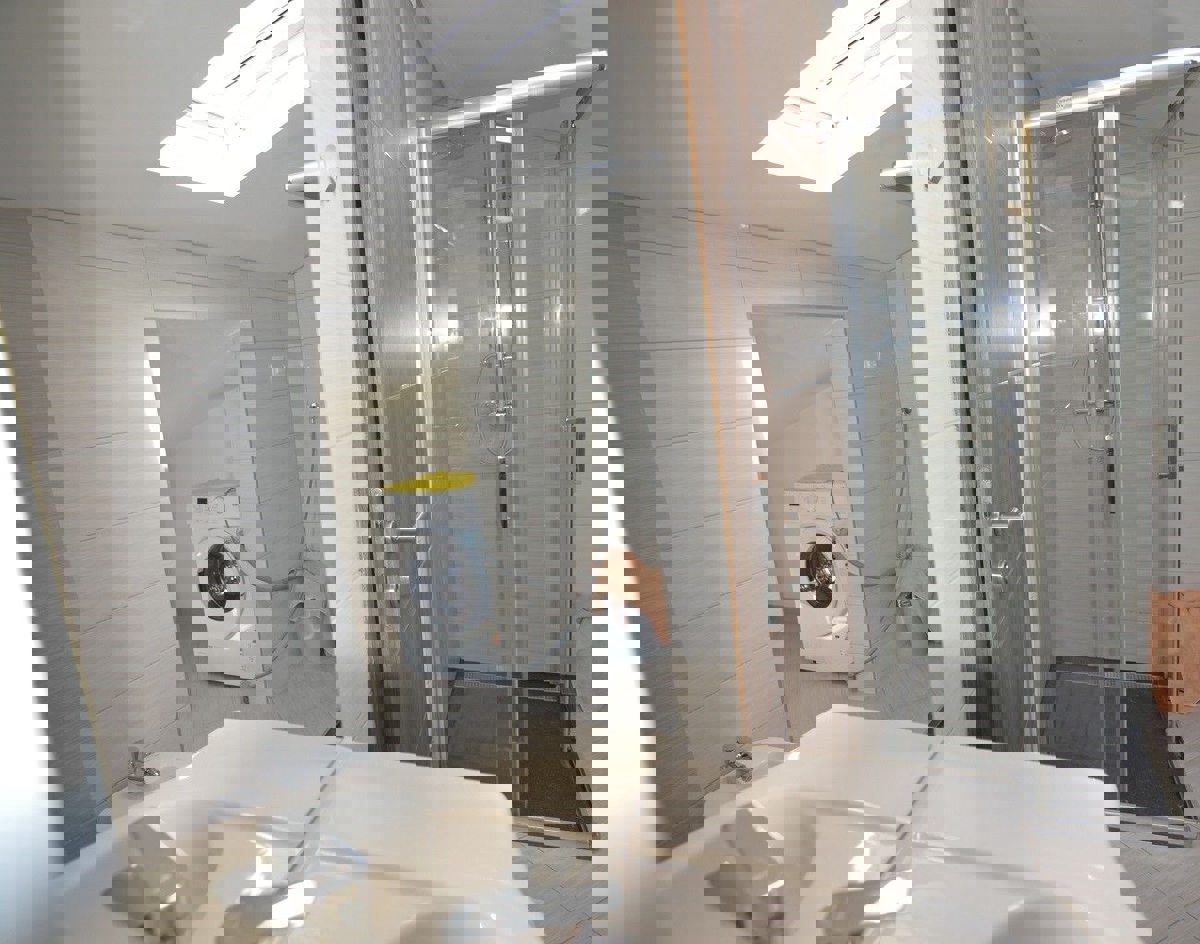 VABRIGA - APPARTAMENTO CON GARAGE IN VENDITA A 800 M DAL MARE