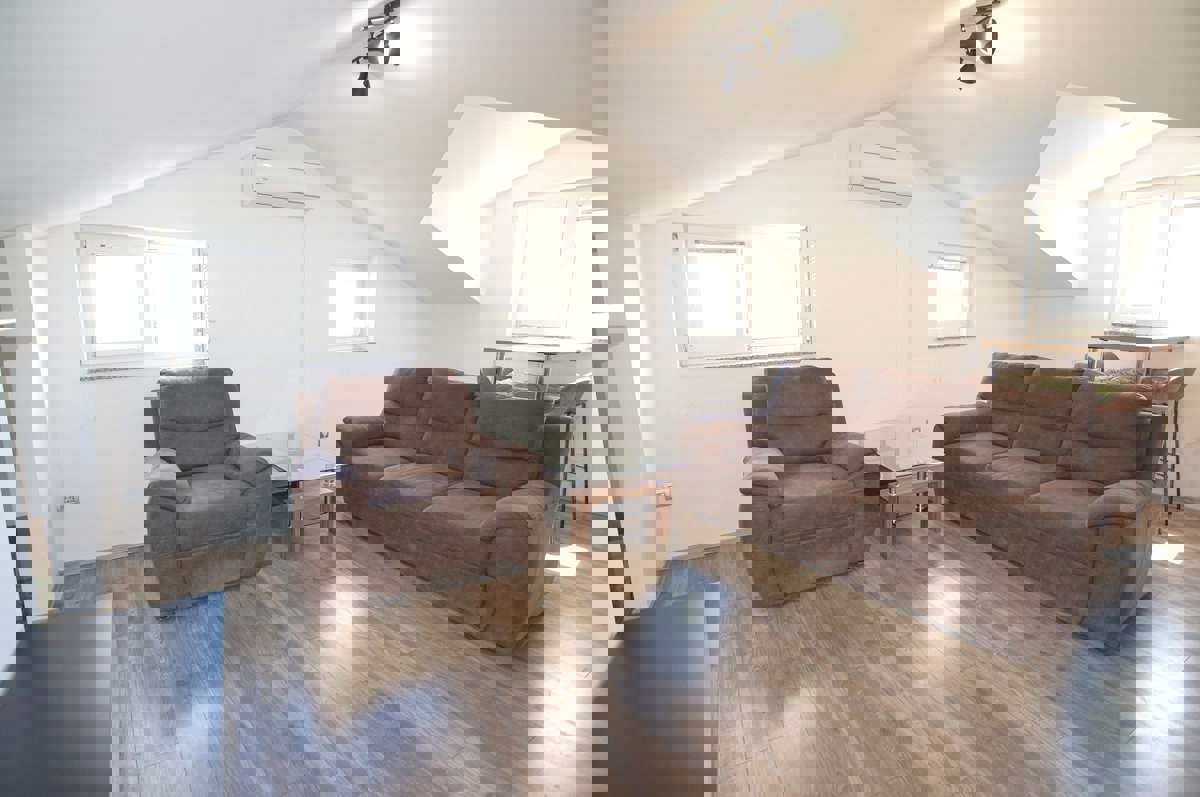 VABRIGA - APPARTAMENTO CON GARAGE IN VENDITA A 800 M DAL MARE