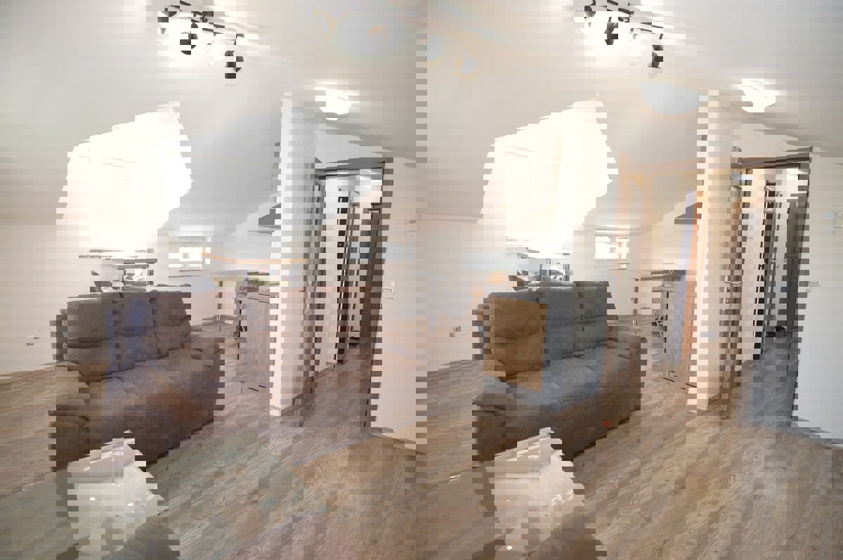 VABRIGA - APPARTAMENTO CON GARAGE IN VENDITA A 800 M DAL MARE