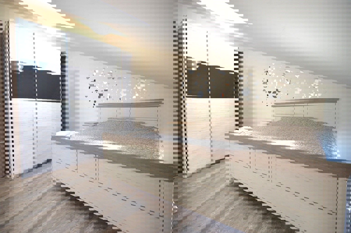 VABRIGA - APPARTAMENTO CON GARAGE IN VENDITA A 800 M DAL MARE