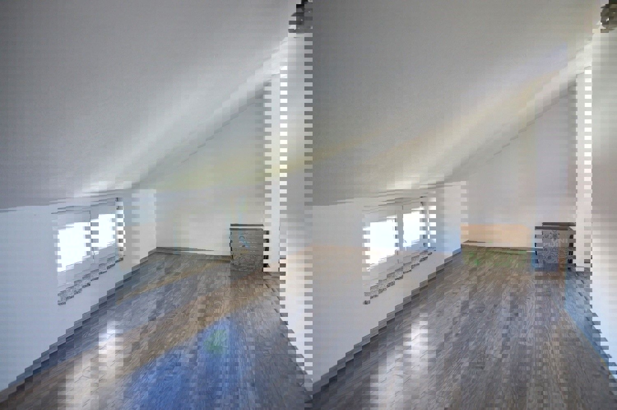 VABRIGA - APPARTAMENTO CON GARAGE IN VENDITA A 800 M DAL MARE